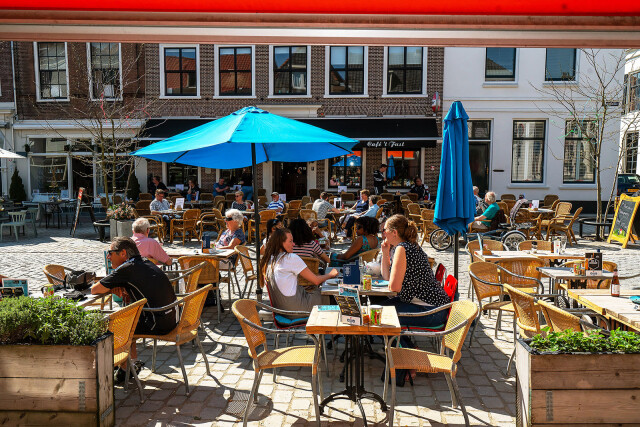 Terrassen op de Voorstraat in Vianen